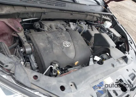 2019 Toyota Highlander Le z USA, uszkodzony, nr VIN 5TDBZRFH3KS960526